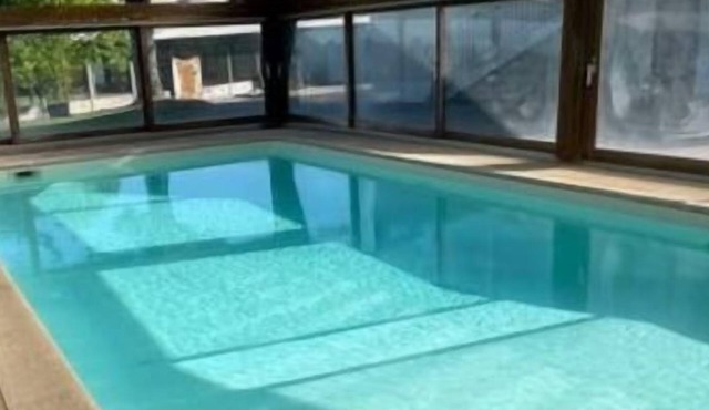 6-person family home with private heated indoor pool