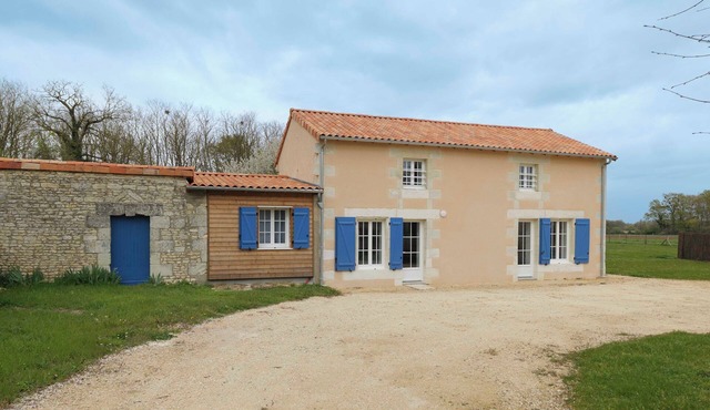 6-person country house in the heart of nature, 10 minutes from Futuroscope
