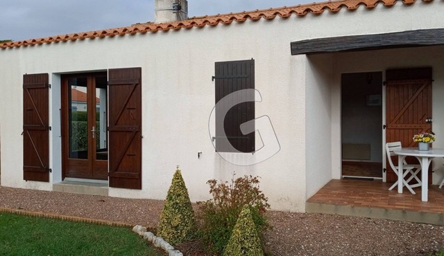 6-person house 900m from beach, terraces, parking, pet-friendly