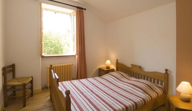 6-person gîte with terrace in a traditional village in the Parc des Loups