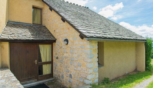 6-person gîte in vacation village