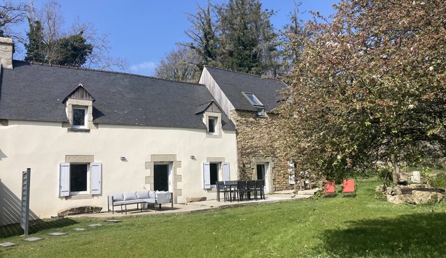 6-PERSON GITE IN RENOVATED MILL 3KMS FROM THE SEA