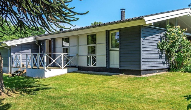 6 person holiday home in Augustenborg