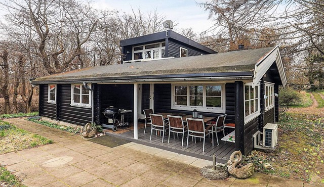 6 person holiday home in Dronningmølle-By Traum