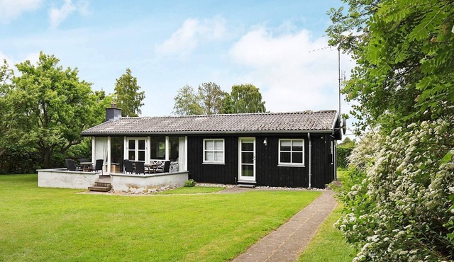 6 person holiday home in Dronningmølle-By Traum