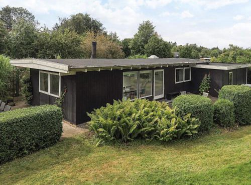 6 person holiday home in Dronningmølle