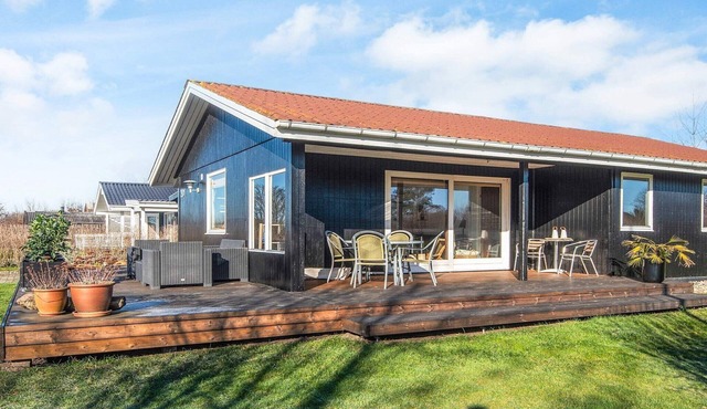6 person holiday home in Juelsminde