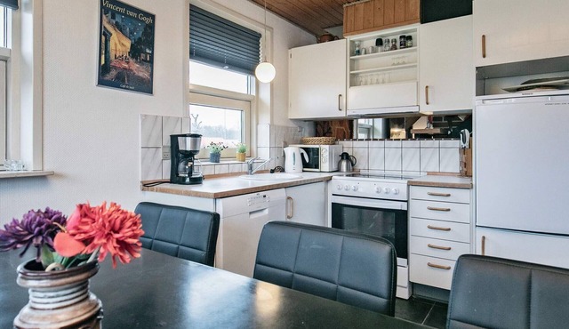 6 person holiday home in Hesselager