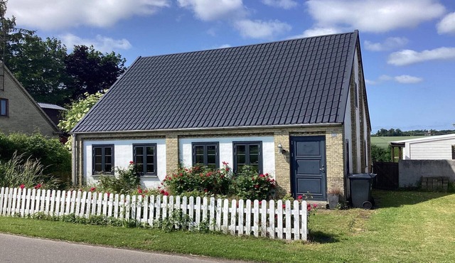 6 person holiday home in Horslunde