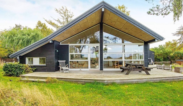 6 person holiday home in Glesborg-By Traum