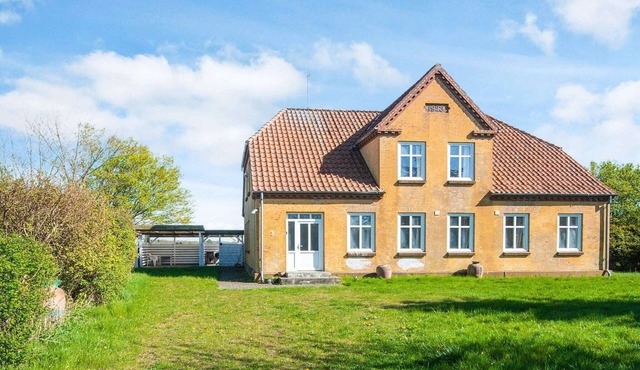 6 person holiday home in Grenaa