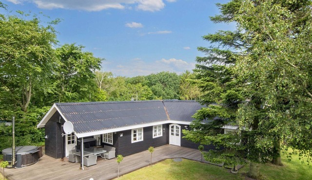 6 person holiday home in Thyholm-By Traum