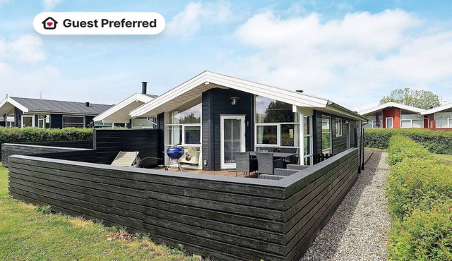 6 person holiday home in Tranekær-By Traum