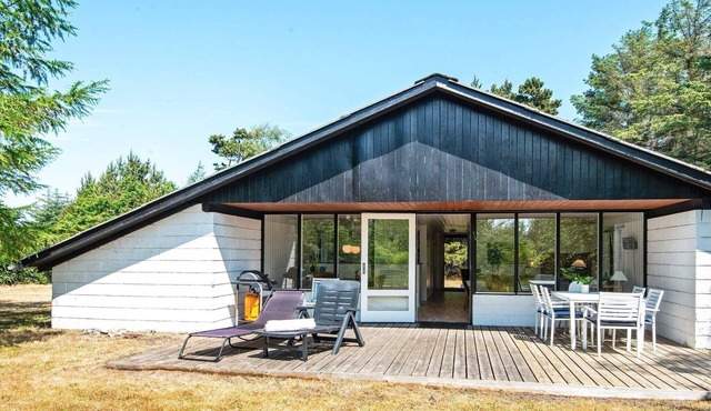 6 person holiday home in Ulfborg-By Traum