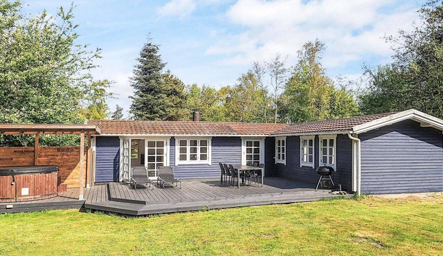 6 person holiday home in Gedser