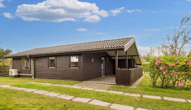 6 person holiday home in Struer-By Traum