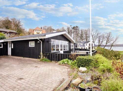 6 person holiday home in Børkop