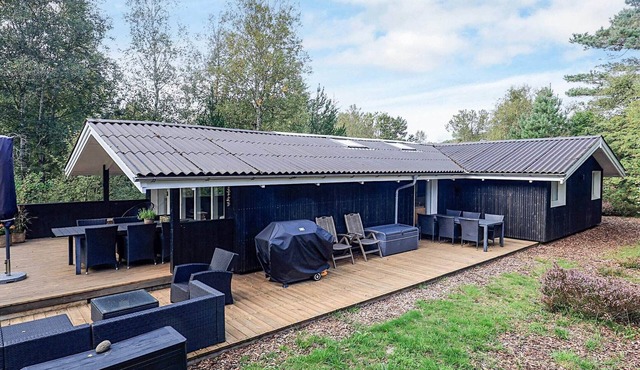 6 person holiday home in Ålbæk