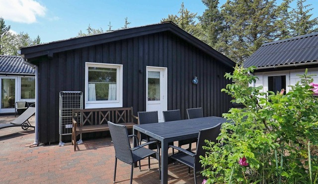 6 person holiday home in Ålbæk