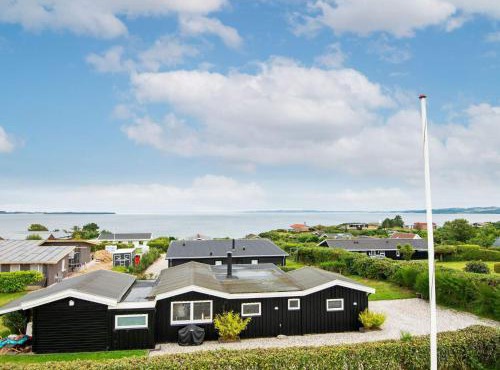 6 person holiday home in Ebeltoft