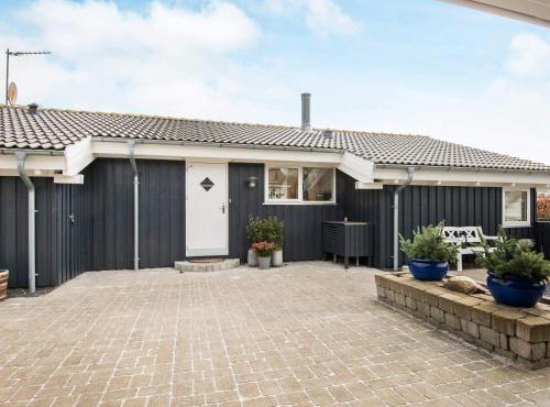 6 person holiday home in Ebeltoft