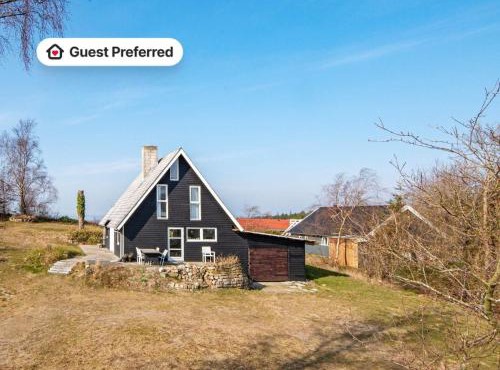 6 person holiday home in Ebeltoft