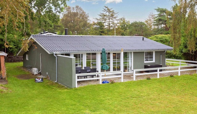 6 person holiday home in Farsø-By Traum