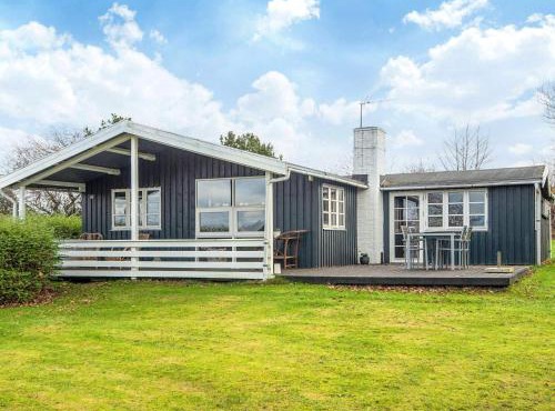 6 person holiday home in Glesborg