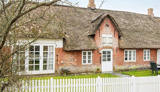 6 person holiday home in Højer
