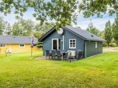 6 person holiday home in Hovborg