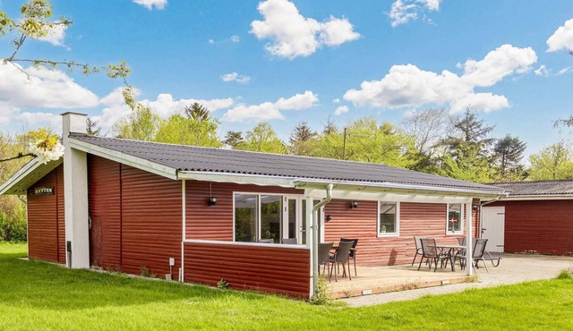 6 person holiday home in Nibe-By Traum