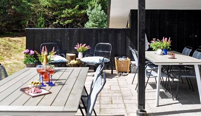 6 person holiday home in Oksbøl