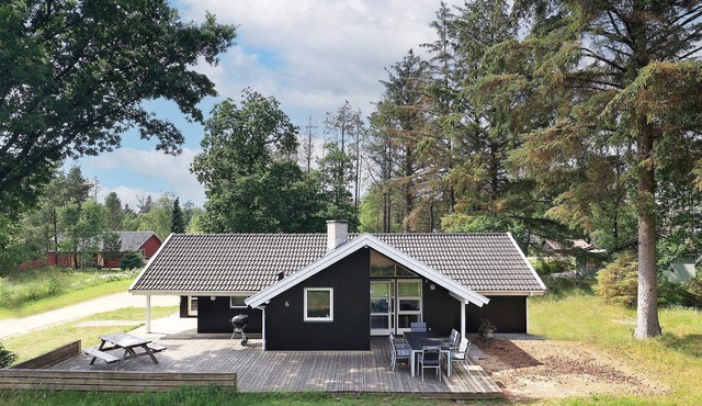 6 person holiday home in Oksbøl