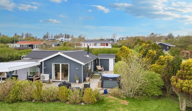 6 person holiday home in Struer-By Traum