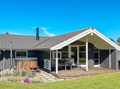 6 person holiday home in Nakskov-By Traum