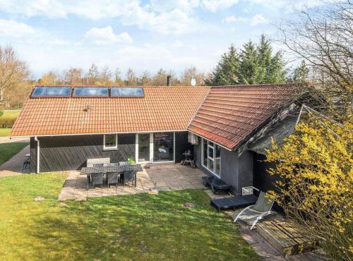 6 person holiday home in Oksbøl-By Traum