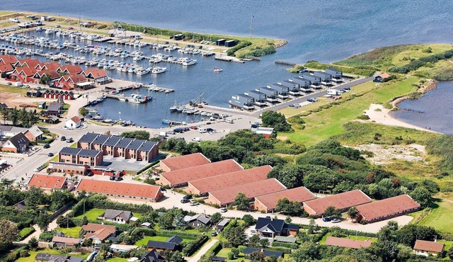 6 person holiday home on a holiday park in Hemmet