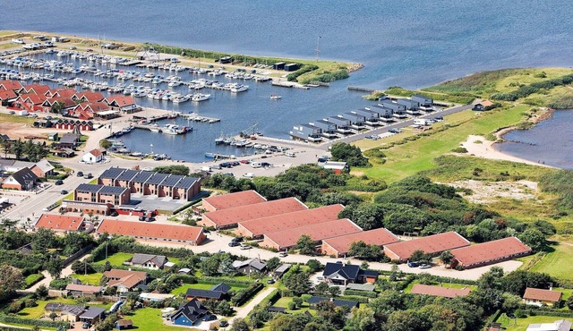 6 person holiday home on a holiday park in Hemmet