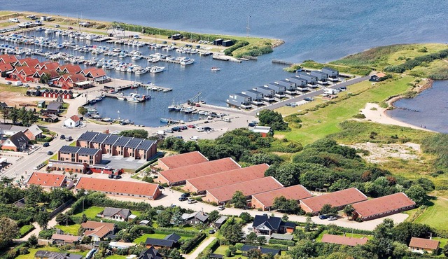 6 person holiday home on a holiday park in Hemmet