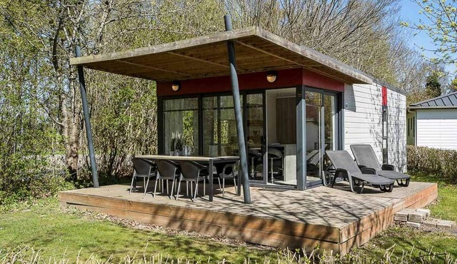 6 person holiday park home in Hesselager