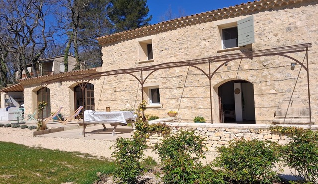 6-person house in the heart of the forest/children's pool/boule court