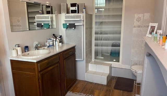 6 person house with terrace, garden and swimming pool in town center