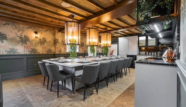 6* Private Beach Manor & Towers with full heated swimming pool, gym & spa