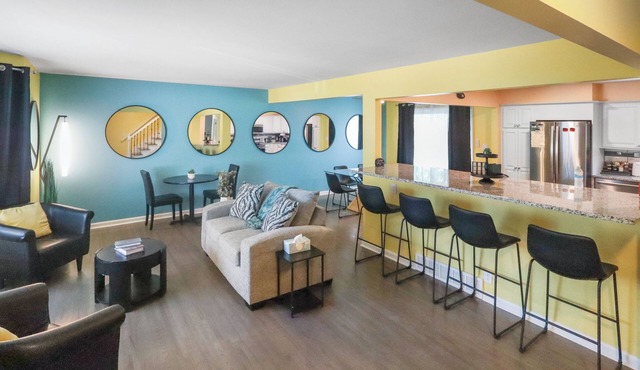 6 Private bedrooms with desks, 3.5 Bath, 940 Mbps, Patio with Grill