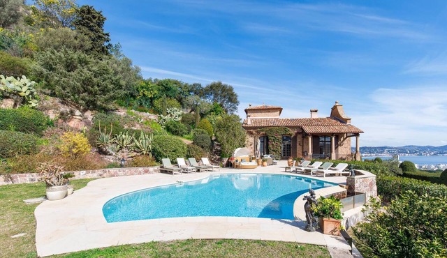 6-room villa with panoramic sea view and infinity pool