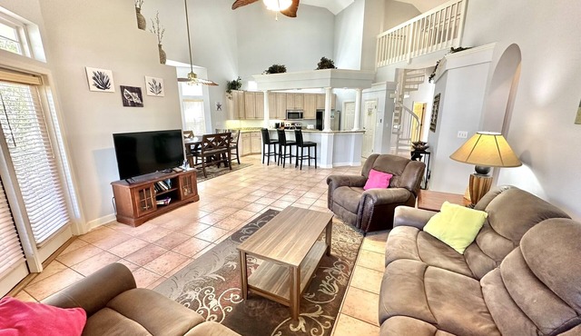 6-Seat Golf Cart! Steps to Pool! Fresh paint & decor 5259TS