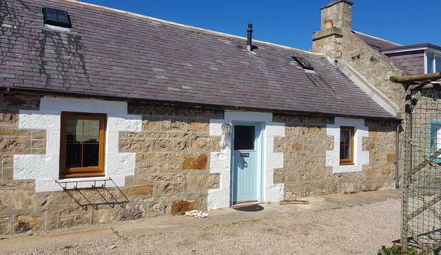 6 Seatown, Lossiemouth - a traditional fisherman's cottage in an ideal location