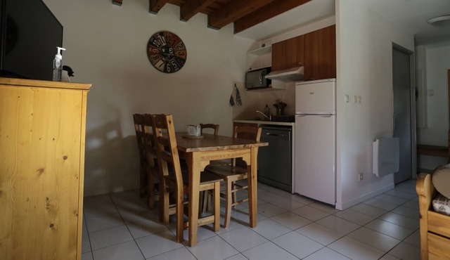 6 SLEEPING APARTMENT WITH SWIMMING POOL ACCORDING TO PERIOD