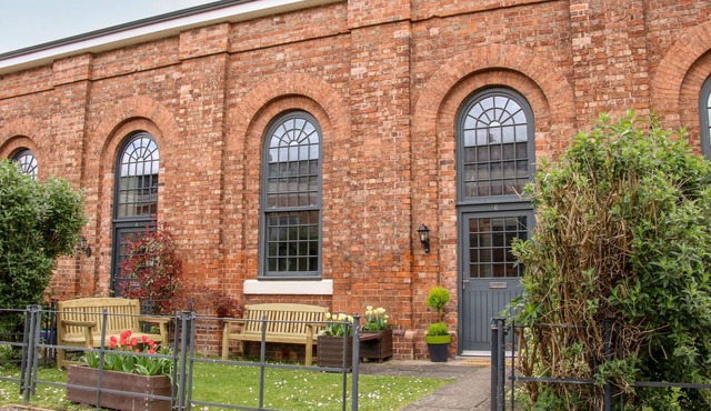 6 THE ENGINE SHED, family friendly, with a garden in Shrewsbury