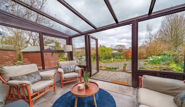 6 The Mews - Cosy Cottage for two + dogs